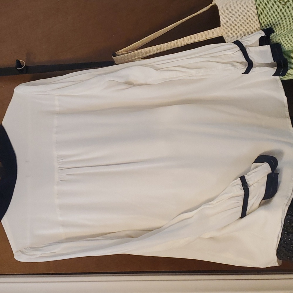 Blouses - Picture 2 of 5